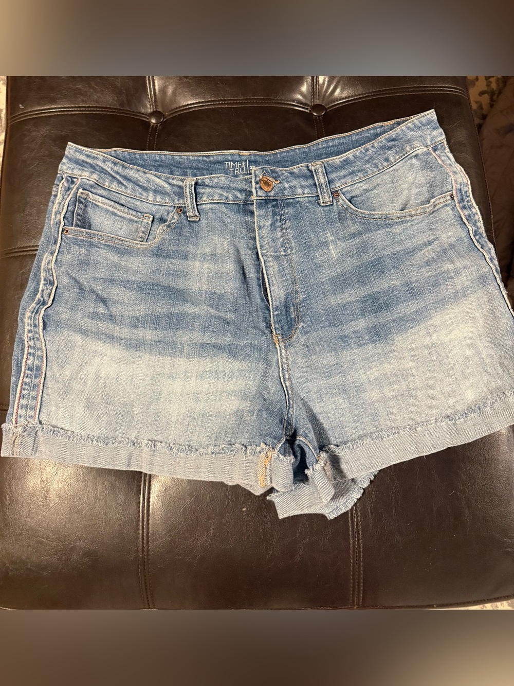 Time and Tru Size 20 High Rise Light Wash Frayed Hem Denim Shorts